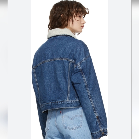 ✨Brand new Levi's Blue Cropped Denim Sherpa Trucker✨ - Picture 2 of 3